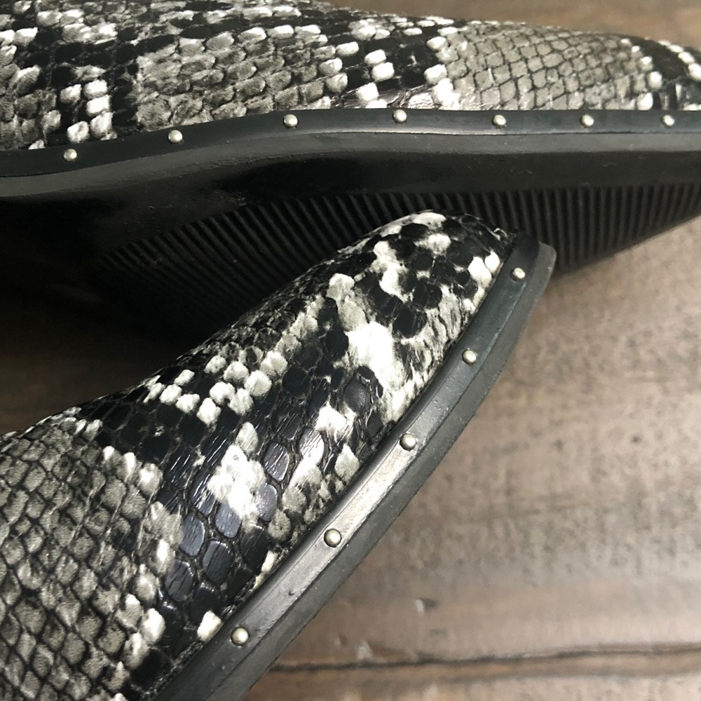 Bar III Boot’s snake pattern women mini boots - Picture 2 of 13